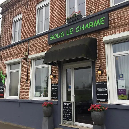 Sous Le Charme Maison d'hôtes *